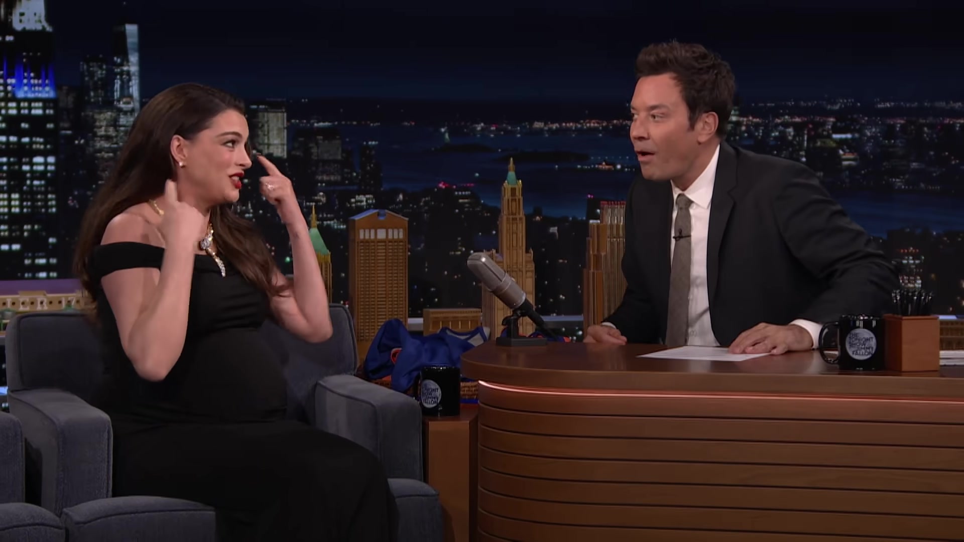 Anne Hathaway explains her viral red carpet mom-mode reaction on The Tonight Show